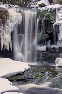 Images Dated 24th January 2015: USA, West Virginia, Blackwater Falls State Park. Partially frozen waterfall. Credit as
