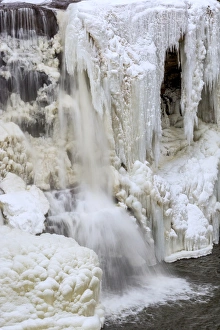 Images Dated 23rd January 2015: USA, West Virginia, Blackwater Falls State Park. Partially frozen waterfall. Credit as