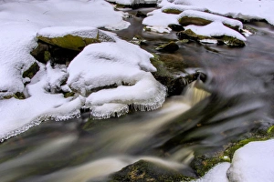 Images Dated 24th January 2015: USA, West Virginia, Blackwater Falls State Park. Flowing winter stream. Credit as