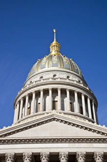 Images Dated 12th October 2009: USA, West Virginia, Charleston. West Virginia State Capitol, exterior