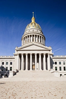 Images Dated 12th October 2009: USA, West Virginia, Charleston. West Virginia State Capitol, exterior