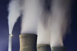 USA, West Virginia, Winfield, Steam billows from smokestacks at John Amos Coal-Fired