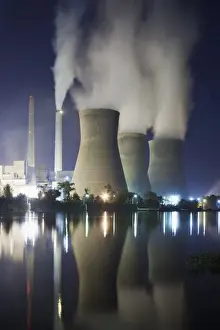 Images Dated 9th June 2009: USA, West Virginia, Winfield, Steam billows from smokestacks at John Amos Coal-Fired