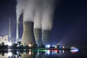 Images Dated 9th June 2009: USA, West Virginia, Winfield, Steam billows from smokestacks at John Amos Coal-Fired