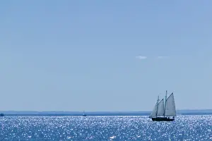Images Dated 8th October 2005: USA-WISCONSIN-Bayfield: Lake Superior Shore- Sailboat
