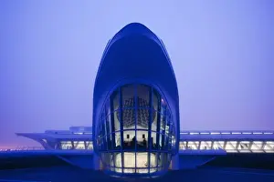 Milwaukee Prints: USA, Wisconsin, Milwaukee, Museum of Art building in thick fog on spring evening