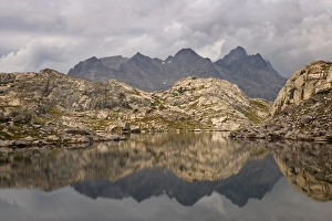 Images Dated 2nd August 2007: USA, Wyoming, Bridger National Forest, Bridger Wilderness. Unnamed Lake reflects cloudy sky