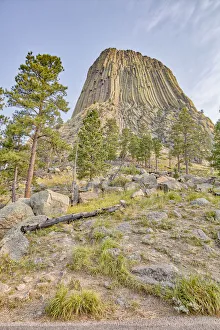 Images Dated 13th August 2018: USA, Wyoming, Devils Tower National Park. Devils Tower landscape. Credit as