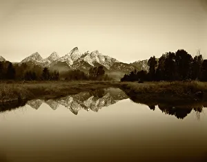 Images Dated 11th February 2013: USA, Wyoming, Grand Teton National Park, Grand teton range reflecting in Beaver Pond