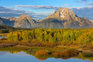 Images Dated 24th September 2013: USA, Wyoming, Grand Teton National Park. Sunrise on Snake River