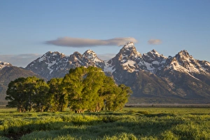 Images Dated 14th October 2017: USA, Wyoming, Grand Teton National Park, a small cloud hits the top of the Grand