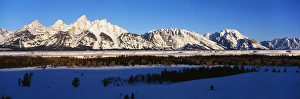 Images Dated 15th February 2013: USA, Wyoming, Grand Teton National Park, View of Grand Teton range at dawn