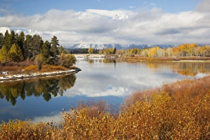 Images Dated 7th October 2009: USA, Wyoming, Grand Teton National Park, Teton Range and Mount Moran with Snake River