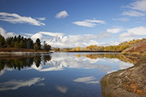 Images Dated 7th October 2009: USA, Wyoming, Grand Teton National Park, Teton Range and Mount Moran with Snake River