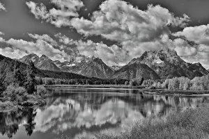Images Dated 5th January 2024: USA, Wyoming. Grand Tetons National Park Snake River viewed from Oxbow Bend with Tetons mountains in reflection