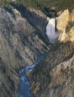 USA, Wyoming, Yellowstone National Park, Yellowstone River, Lower Falls, View of canyon