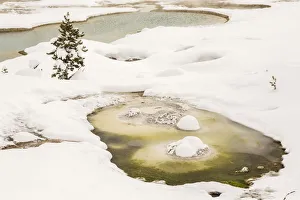 Images Dated 13th January 2018: USA, Wyoming, Yellowstone National Park. West Thumb Geyser Basin in winter. Credit as