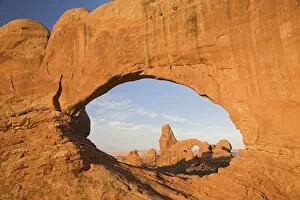 Images Dated 14th April 2006: Utah, Arches NP, Turret Arch through North Window