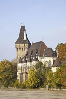 Images Dated 2nd November 2009: Vajdahunyad Castle in Budapest during fall, Hungary