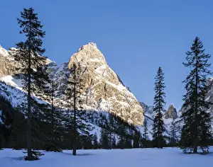 Images Dated 12th March 2014: Valley Fischleintal (Val Fiscalina) in the nature park sexten dolomites in deep winter