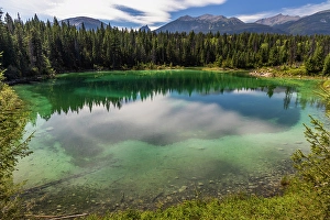 Images Dated 1st October 2023: Valley of the Five Lakes, Jasper National Park, Alberta, Canada