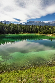 Images Dated 1st October 2023: Valley of the Five Lakes, Jasper National Park, Alberta, Canada