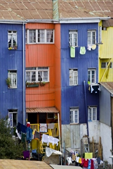 Images Dated 16th March 2010: ValparaIso, Chile. South America. Colorful apartments. Cerro Bellavista