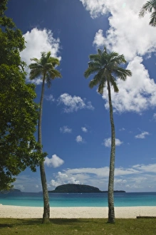 Images Dated 7th October 2007: Vanuatu, Espiritu Santo Island, Champagne Beach. Champagne Beach, the Best on Santo