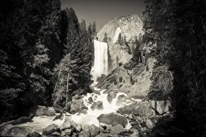 Images Dated 26th May 2011: Vernal Falls and hikers on the Mist Trail, Yosemite National Park, California, USA