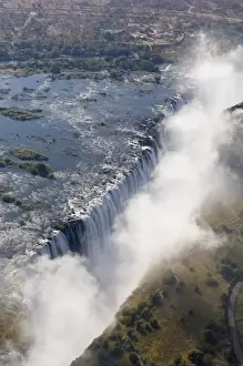 Images Dated 19th July 2007: Victoria Falls, Zambesi River, Zambia - Zimbabwe border