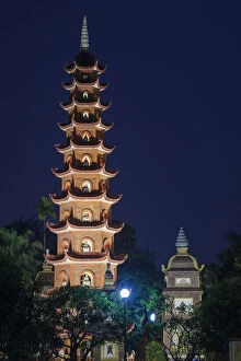 Vietnam, Hanoi, Tay Ho, West Lake, Tran Quoc Pagoda, dusk