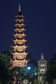 Vietnam Collection: Vietnam, Hanoi, Tay Ho, West Lake, Tran Quoc Pagoda, dusk
