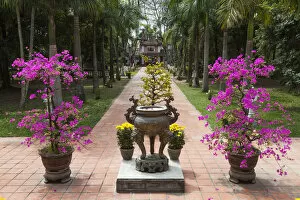Vietnam Collection: Vietnam, Hue, Dieu De Pagoda, exterior detail