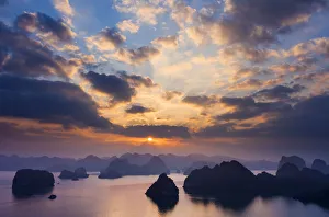 Images Dated 3rd February 2010: Vietnams Ha Long Bay is one of the most dramatic landscapes in all of southeast Asia