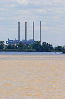 Images Dated 30th May 2005: A view from Bourg across the Dordogne river of the oil refinery industrial plant