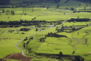 Images Dated 30th September 2008: View over Farmland and Upper Takaka, Takaka Valley, Nelson Region, South Island