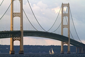 Images Dated 14th August 2011: View of the Mackinac Bridge connecting the Upper and Lower peninsulas of Michigan, USA