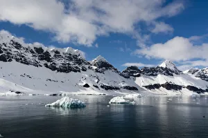 Images Dated 27th July 2021: A view of the mountain peaks of Burgerbukta