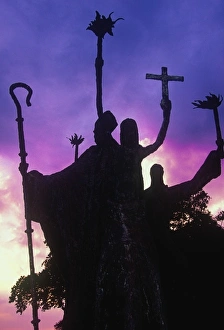 Images Dated 6th April 2011: View of San Juan with Rogativa Bronze Statue