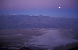 Images Dated 23rd May 2007: View of snow on Telescope Peak in Death Valley at sunrise with full moon descending