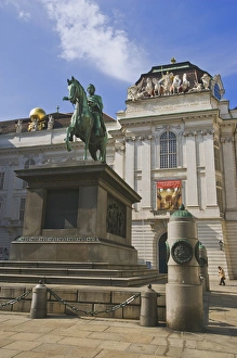 Images Dated 9th April 2007: A view of St. Michaels Square in Viennia Austra