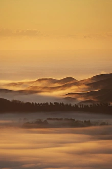 Images Dated 24th April 2007: View from Te Mata Peak and Early Light on Morning Mist, Hawkes Bay, North Island