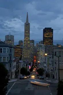 Images Dated 10th November 2005: View of the TransAmerica Building from Montogomery Street just a dusk with the traffic