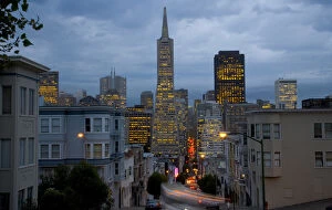 Images Dated 10th November 2005: View of the TransAmerica Building from Montogomery Street just a dusk with the traffic