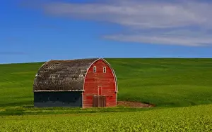 Viewing a red barn while traveling through Union Town in Washington State