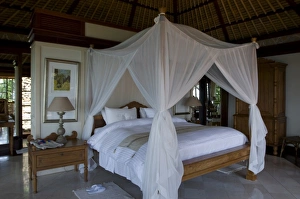 Images Dated 1st July 2006: Villa on Fregate Island