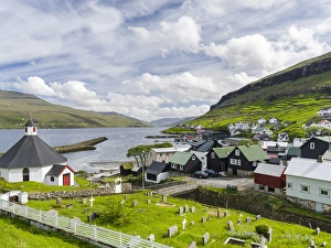 Streymoy Prints: Village Haldarsvik am Sundini, Eysturoy in the background