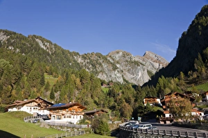 Images Dated 4th October 2009: The village Hinterbichl in valley Virgental