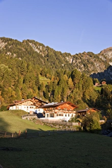 Images Dated 4th October 2009: The village Hinterbichl in valley Virgental
