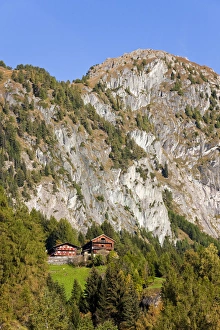 Images Dated 4th October 2009: The village Hinterbichl in valley Virgental